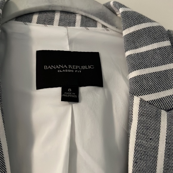 Never worn Banana Republic striped blazer - Picture 3 of 4